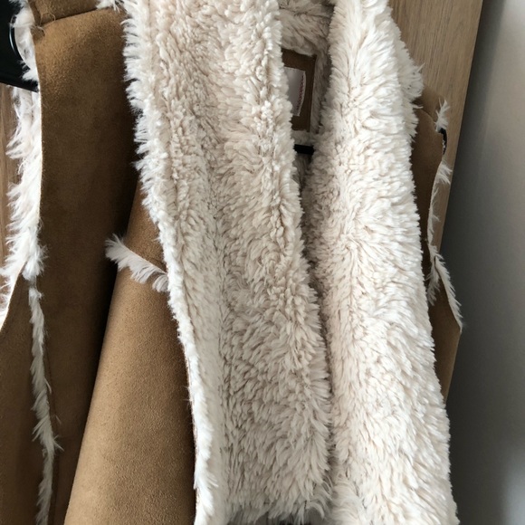 Sherpa vest never worn - Picture 3 of 4